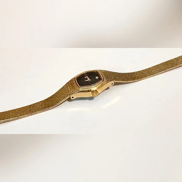 Vintage Seiko Women 2B20-5059 Diamond Accent Gold Tone Quartz 17mm Watch 6 1/4